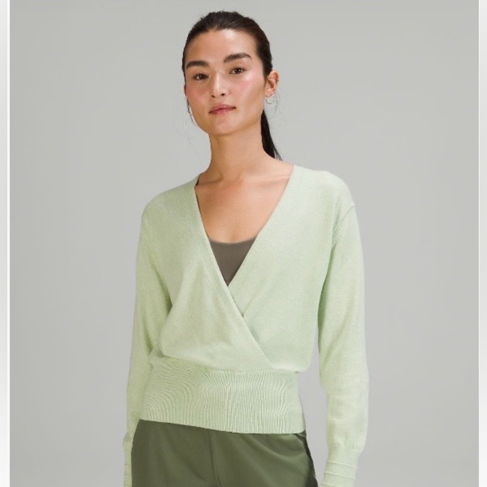 Lululemon Athletica Crossover Ribbed Waist Sweater size 8